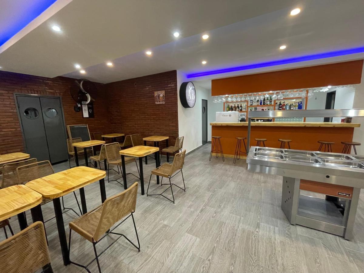 Aguila Blanca Hotel Вила Гесел Екстериор снимка